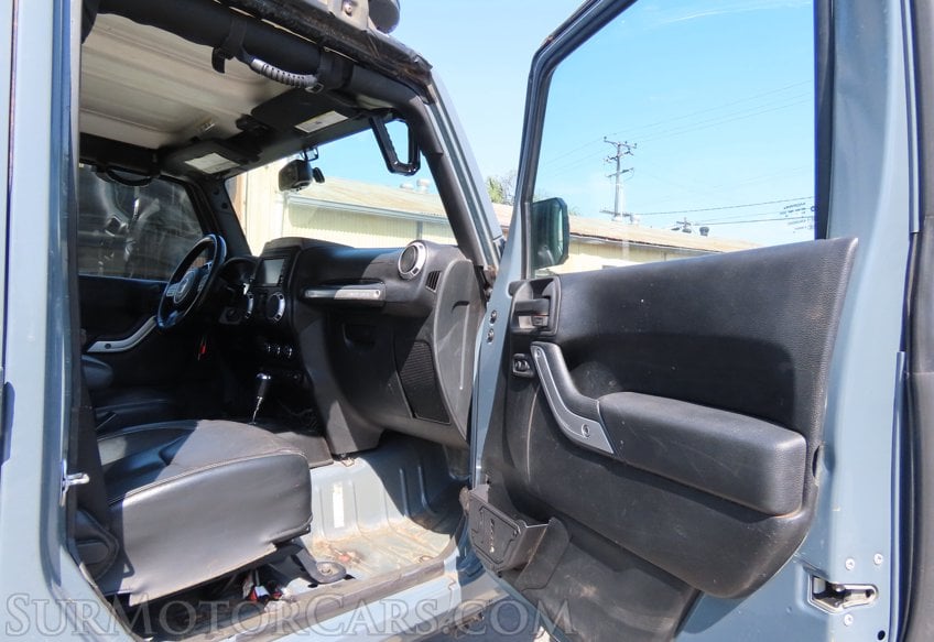 2015 Jeep Wrangler Unlimited Sahara - Image 20