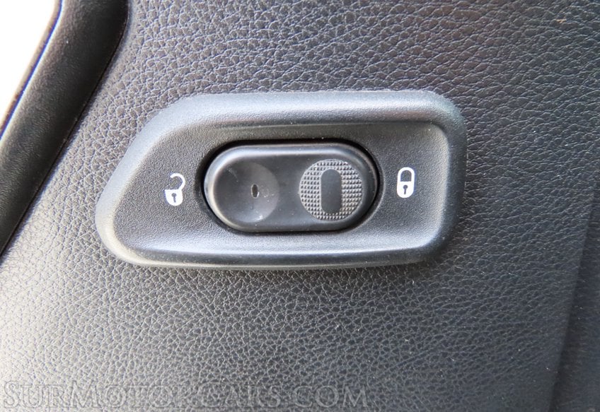 2015 Jeep Wrangler Unlimited Sahara - Image 26