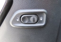 2015 Jeep Wrangler Unlimited Sahara - Image 26