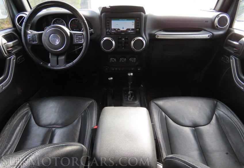 2015 Jeep Wrangler Unlimited Sahara - Image 35