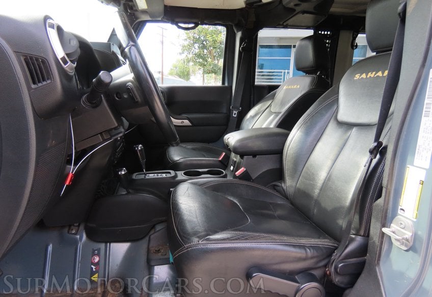 2015 Jeep Wrangler Unlimited Sahara - Image 31