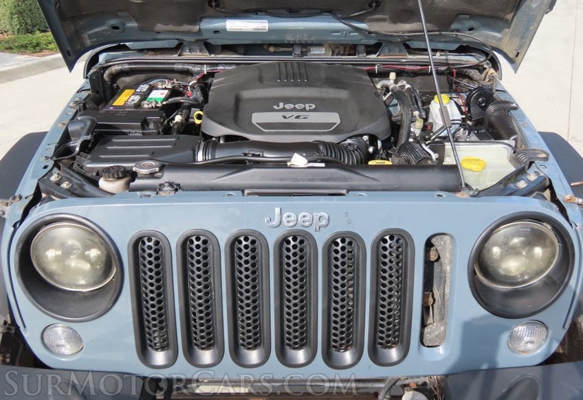2015 Jeep Wrangler Unlimited Sahara - Image 43