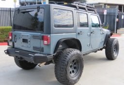 2015 Jeep Wrangler Unlimited Sahara - Image 9