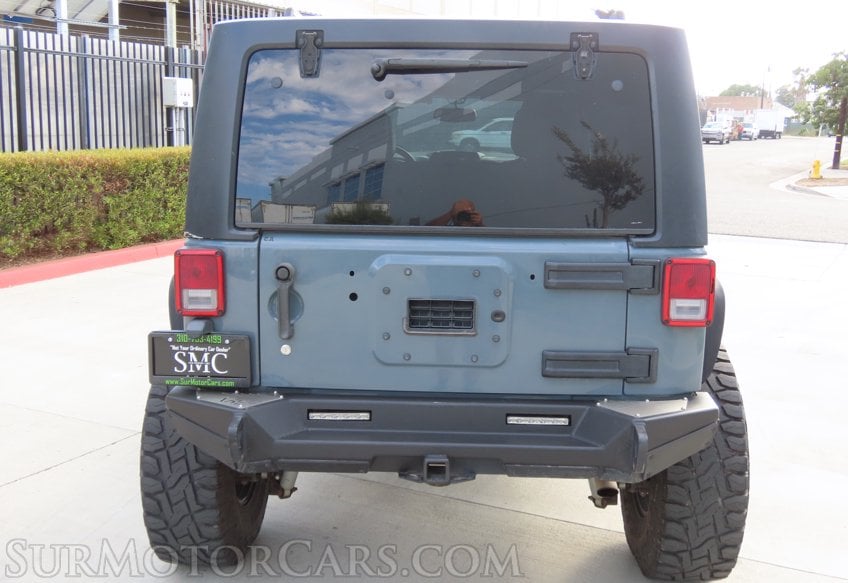 2015 Jeep Wrangler Unlimited Sahara - Image 12