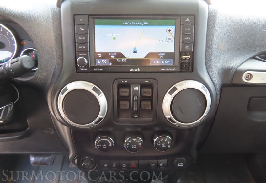 2015 Jeep Wrangler Unlimited Sahara - Image 18