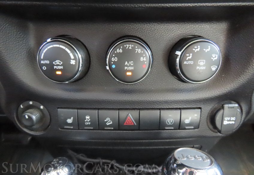 2015 Jeep Wrangler Unlimited Sahara - Image 16