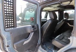 2015 Jeep Wrangler Unlimited Sahara - Image 32