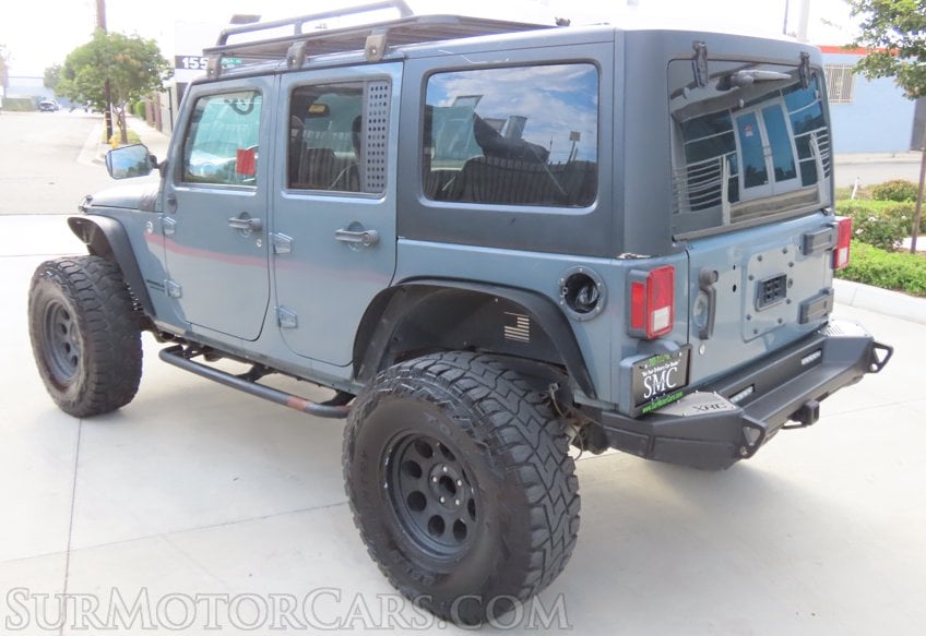 2015 Jeep Wrangler Unlimited Sahara - Image 10