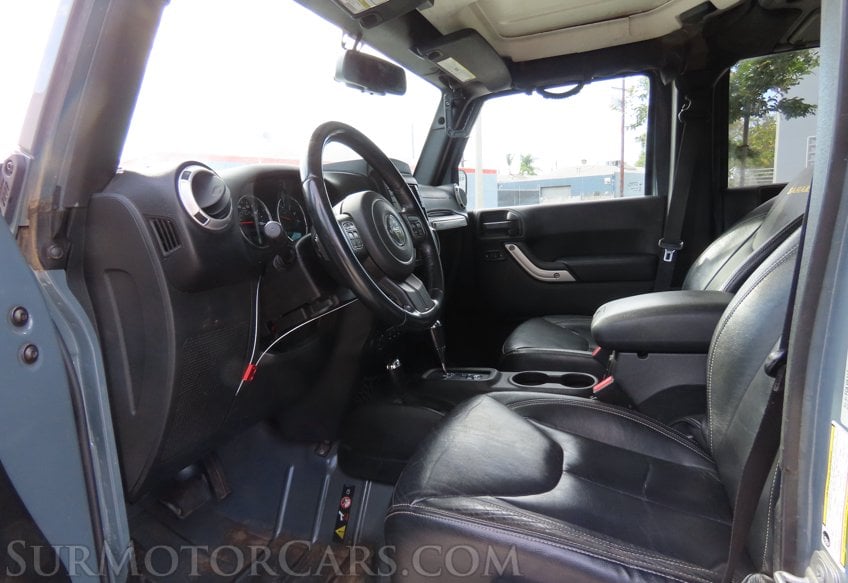 2015 Jeep Wrangler Unlimited Sahara - Image 29