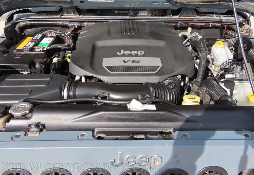 2015 Jeep Wrangler Unlimited Sahara - Image 40