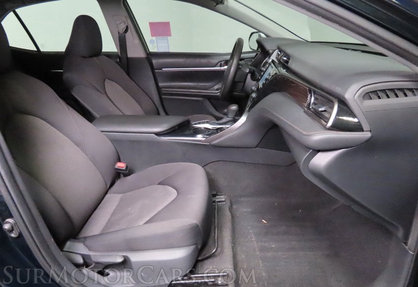 2020 Toyota Camry Hybrid LE - Image 19
