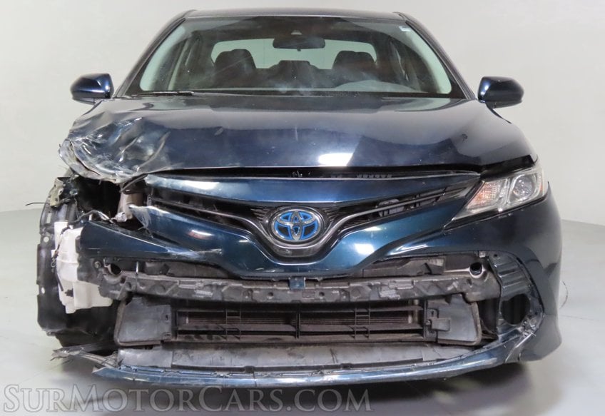 2020 Toyota Camry Hybrid LE - Image 11
