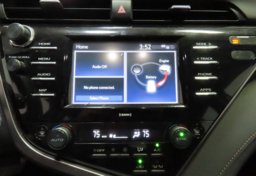 2020 Toyota Camry Hybrid LE - Image 45