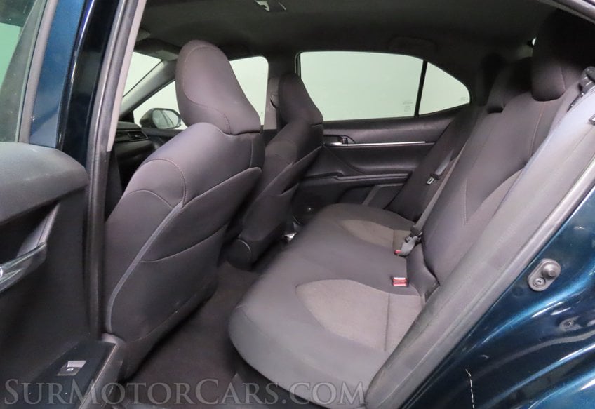 2020 Toyota Camry Hybrid LE - Image 16