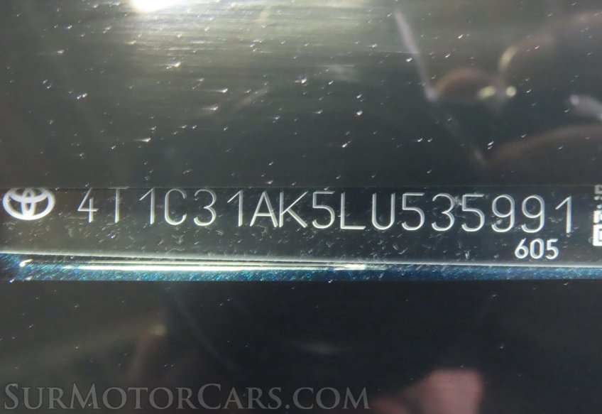 2020 Toyota Camry Hybrid LE - Image 27