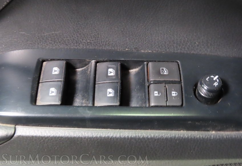 2020 Toyota Camry Hybrid LE - Image 30