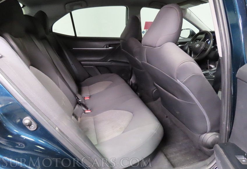 2020 Toyota Camry Hybrid LE - Image 21