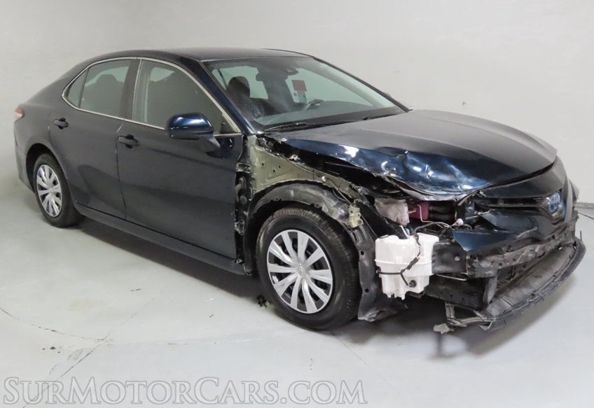 2020 Toyota Camry Hybrid LE - Image 2