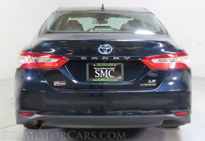 2020 Toyota Camry Hybrid LE - Image 12