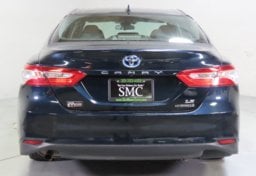 2020 Toyota Camry Hybrid LE - Image 12