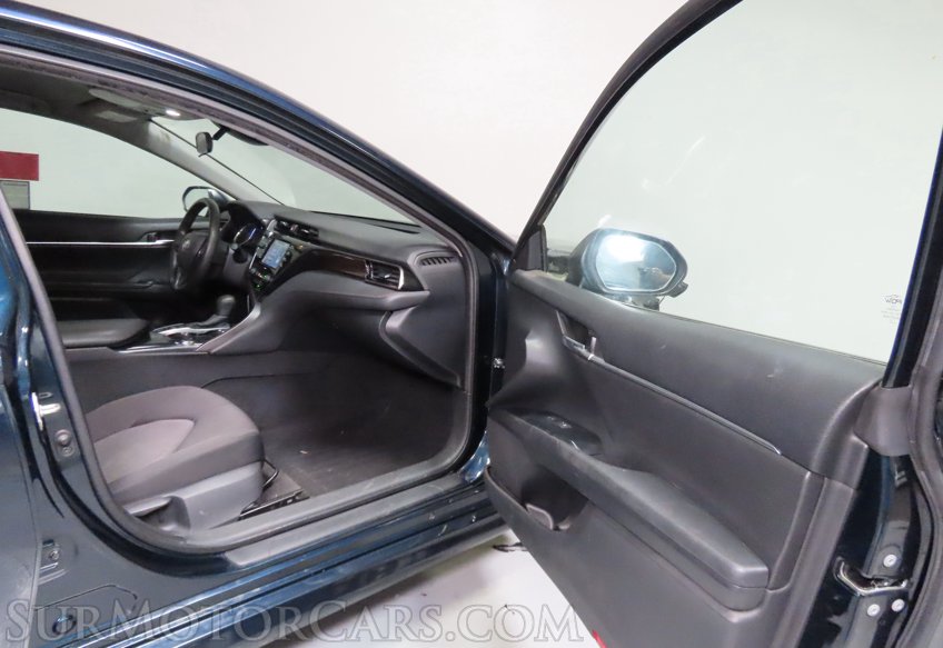 2020 Toyota Camry Hybrid LE - Image 17
