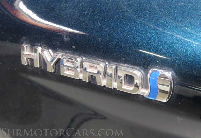 2020 Toyota Camry Hybrid LE - Image 25