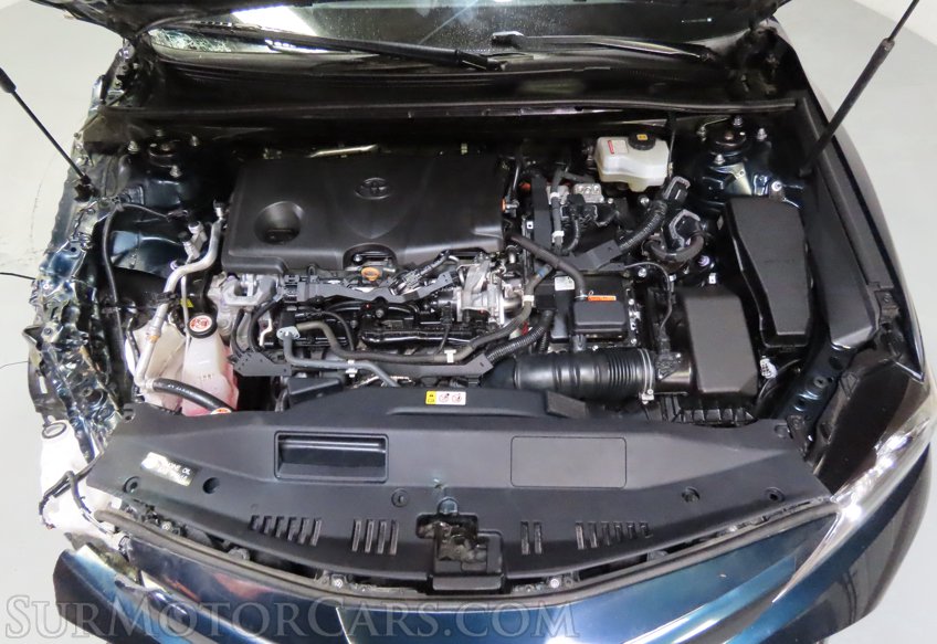 2020 Toyota Camry Hybrid LE - Image 40