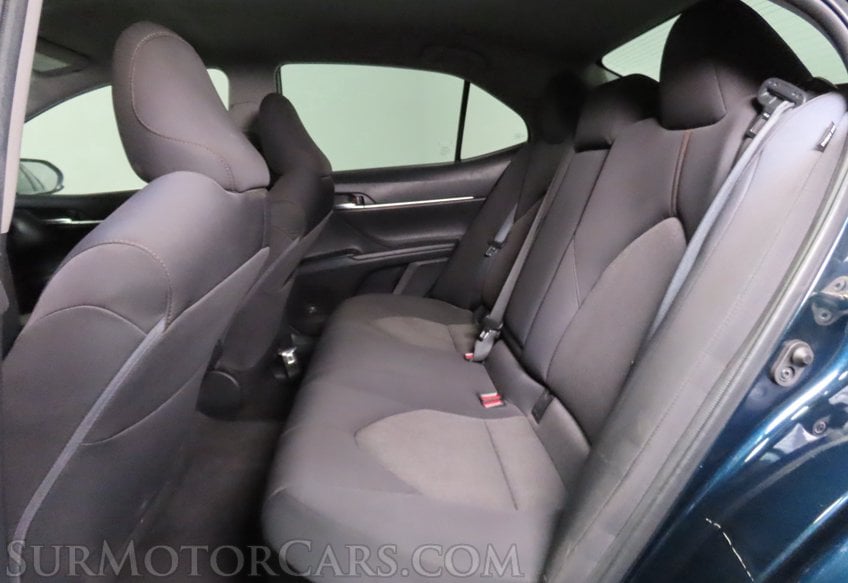 2020 Toyota Camry Hybrid LE - Image 23