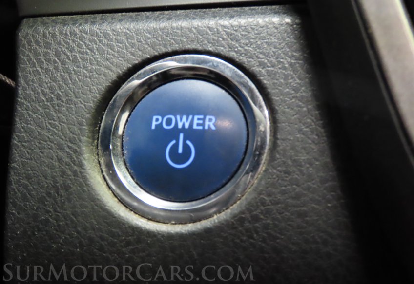 2020 Toyota Camry Hybrid LE - Image 44