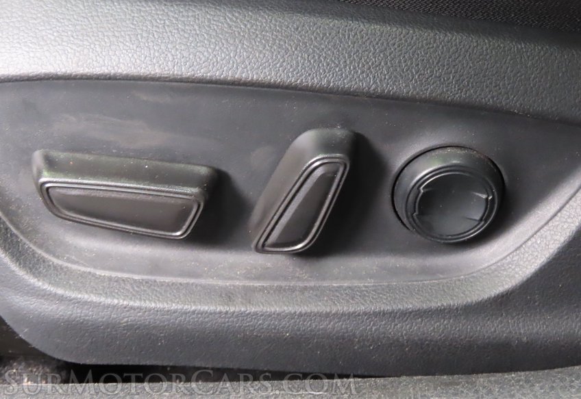 2020 Toyota Camry Hybrid LE - Image 28