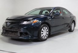 2020 Toyota Camry Hybrid LE - Image 3