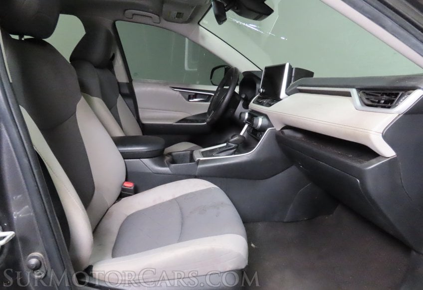 2023 Toyota RAV4 XLE - Image 30