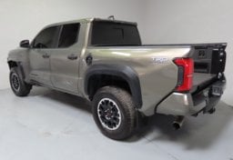 2024 Toyota Tacoma TRD Off-Road - Image 8