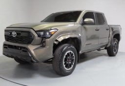 2024 Toyota Tacoma TRD Off-Road - Image 4