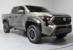 2024 Toyota Tacoma TRD Off-Road - Image 3
