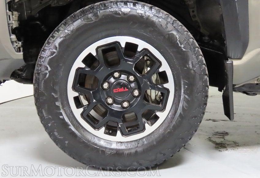 2024 Toyota Tacoma TRD Off-Road - Image 18