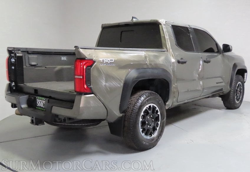 2024 Toyota Tacoma TRD Off-Road - Image 9