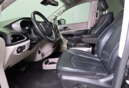 2022 Chrysler Pacifica Touring L - Image 18