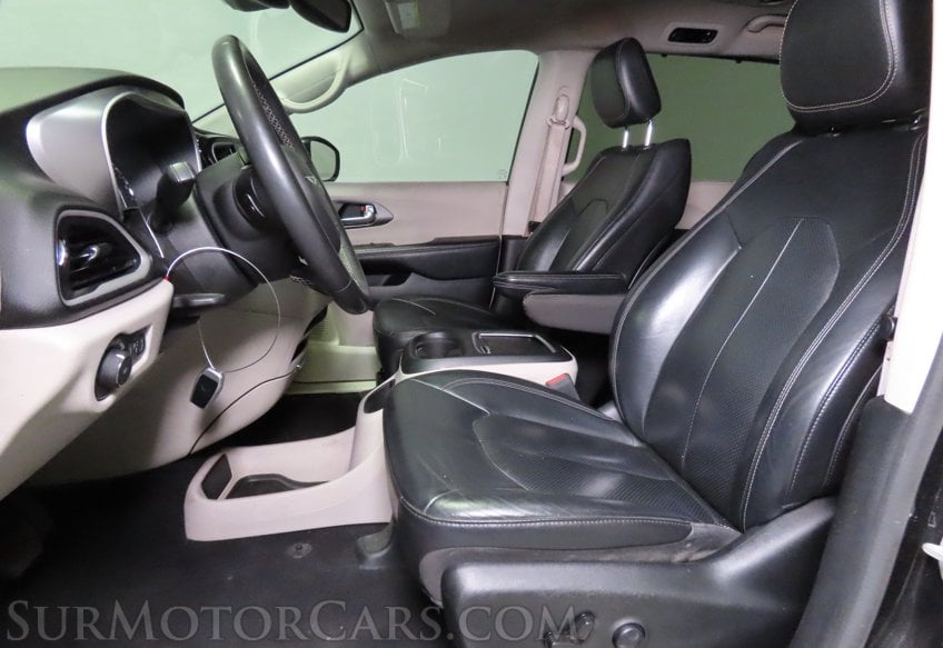 2022 Chrysler Pacifica Touring L - Image 19