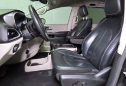 2022 Chrysler Pacifica Touring L - Image 19