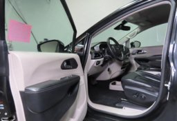 2022 Chrysler Pacifica Touring L - Image 21