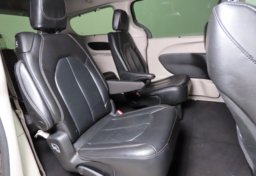 2022 Chrysler Pacifica Touring L - Image 48