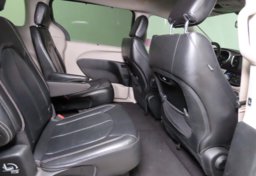 2022 Chrysler Pacifica Touring L - Image 50