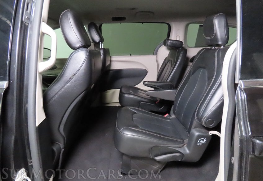 2022 Chrysler Pacifica Touring L - Image 13
