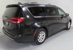 2022 Chrysler Pacifica Touring L - Image 10