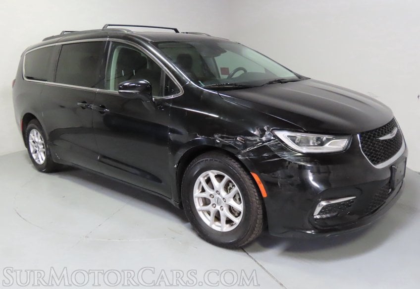 2022 Chrysler Pacifica Touring L - Image 2