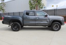 2023 Toyota Tacoma TRD Off-Road - Image 6