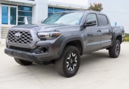 2023 Toyota Tacoma TRD Off-Road - Image 3