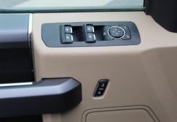 2020 Ford F-150 4x4 XLT - Image 41