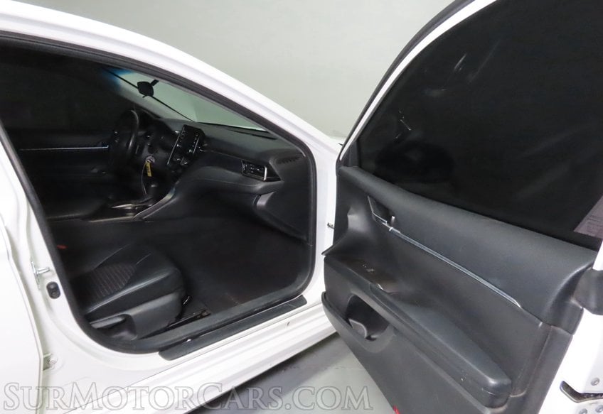 2021 Toyota Camry SE - Image 31